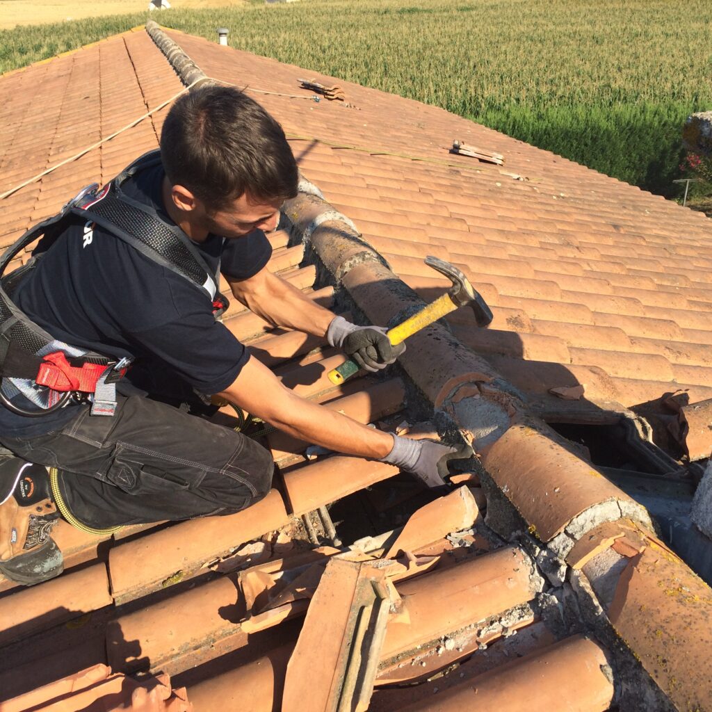 Travaux de réfection de faitage à sec