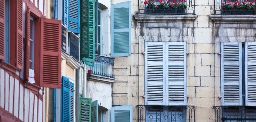 Facades basques a Bayonne