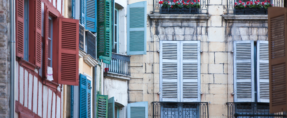 Facades basques a Bayonne