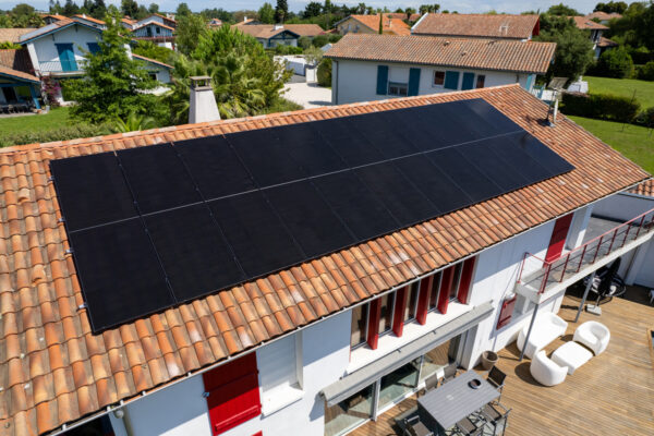 Installer les panneaux solaires sur un toit - étape 4