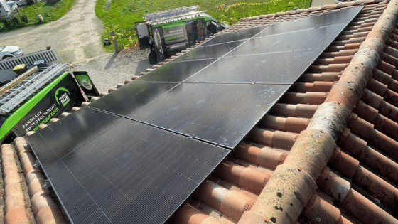 Une installation photovoltaique de 3 kwc sur un toit en tuiles